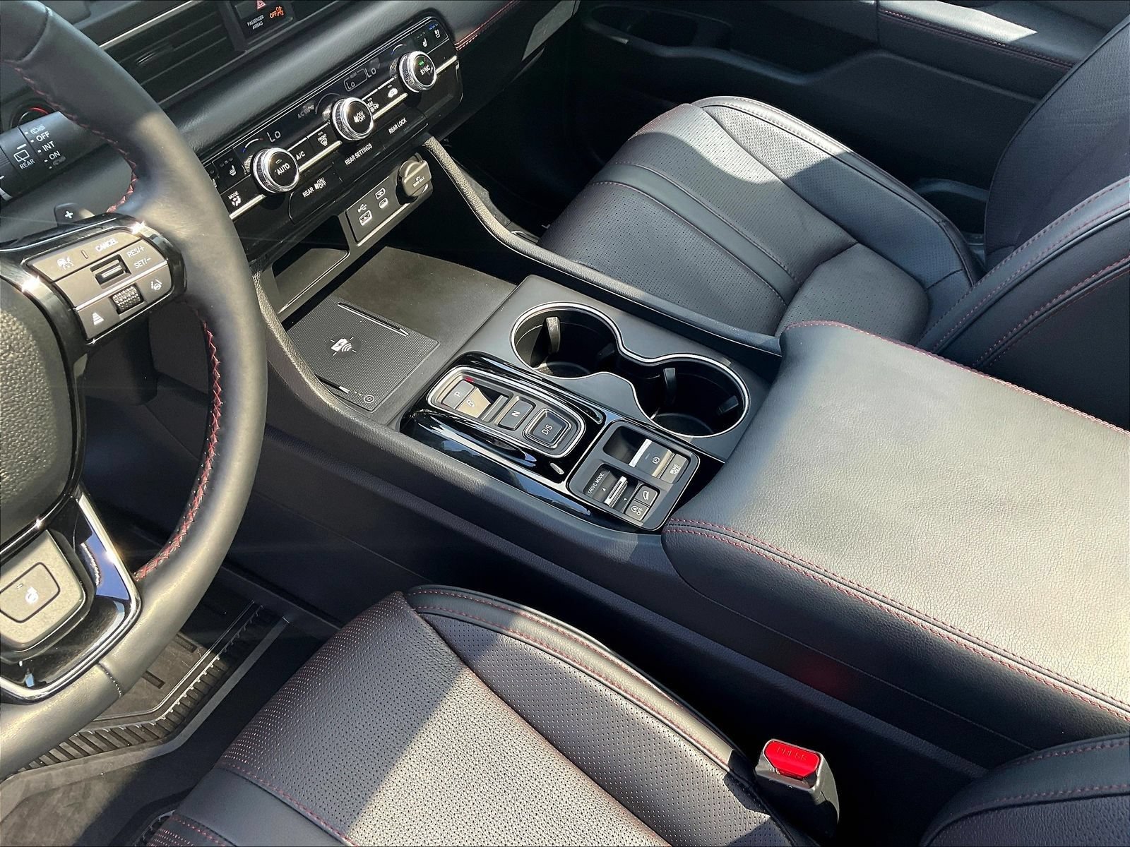 Used 2025 Honda Pilot Black Edition image 19