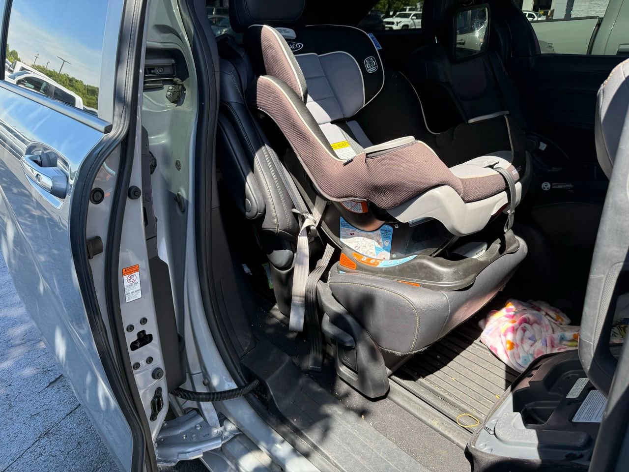 Used 2024 Toyota Sienna XLE Woodland Edition AWD/4WD image 7