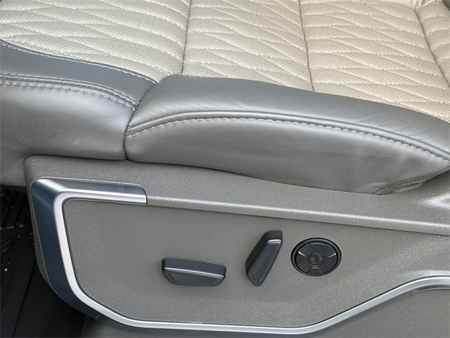 Used 2025 Ford F450 Platinum w/ Platinum Plus Package image 7