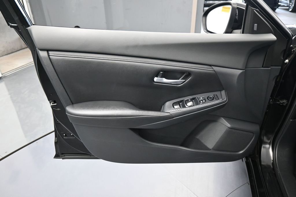 Used 2022 Nissan Sentra SV FWD image 12