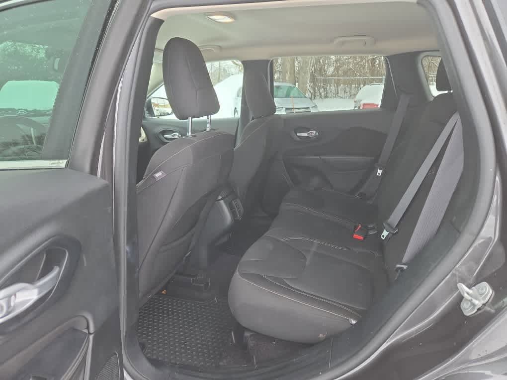 Used 2016 Jeep Cherokee Latitude image 9