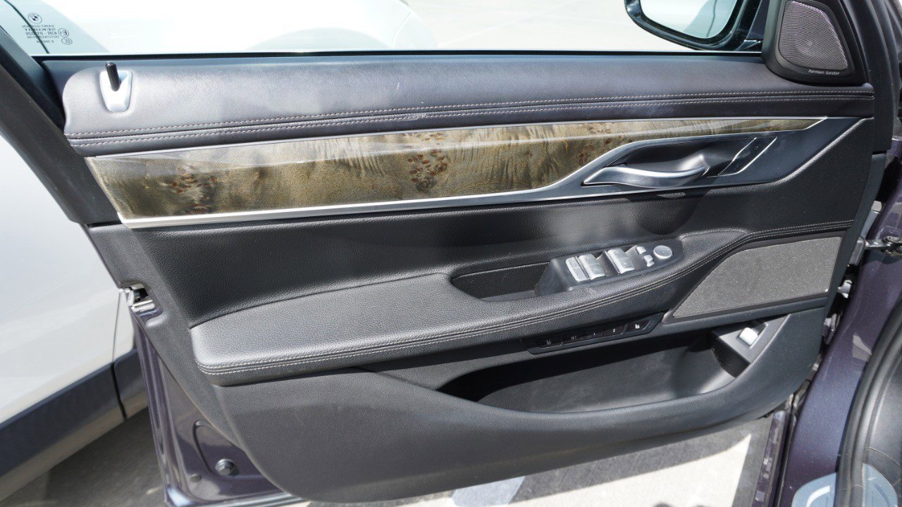 Used 2019 BMW 740i xDrive w/ Executive Package image 10