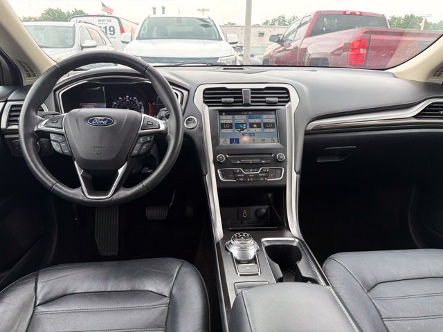 Used 2018 Ford Fusion SE w/ Fusion SE Technology Package FWD image 21