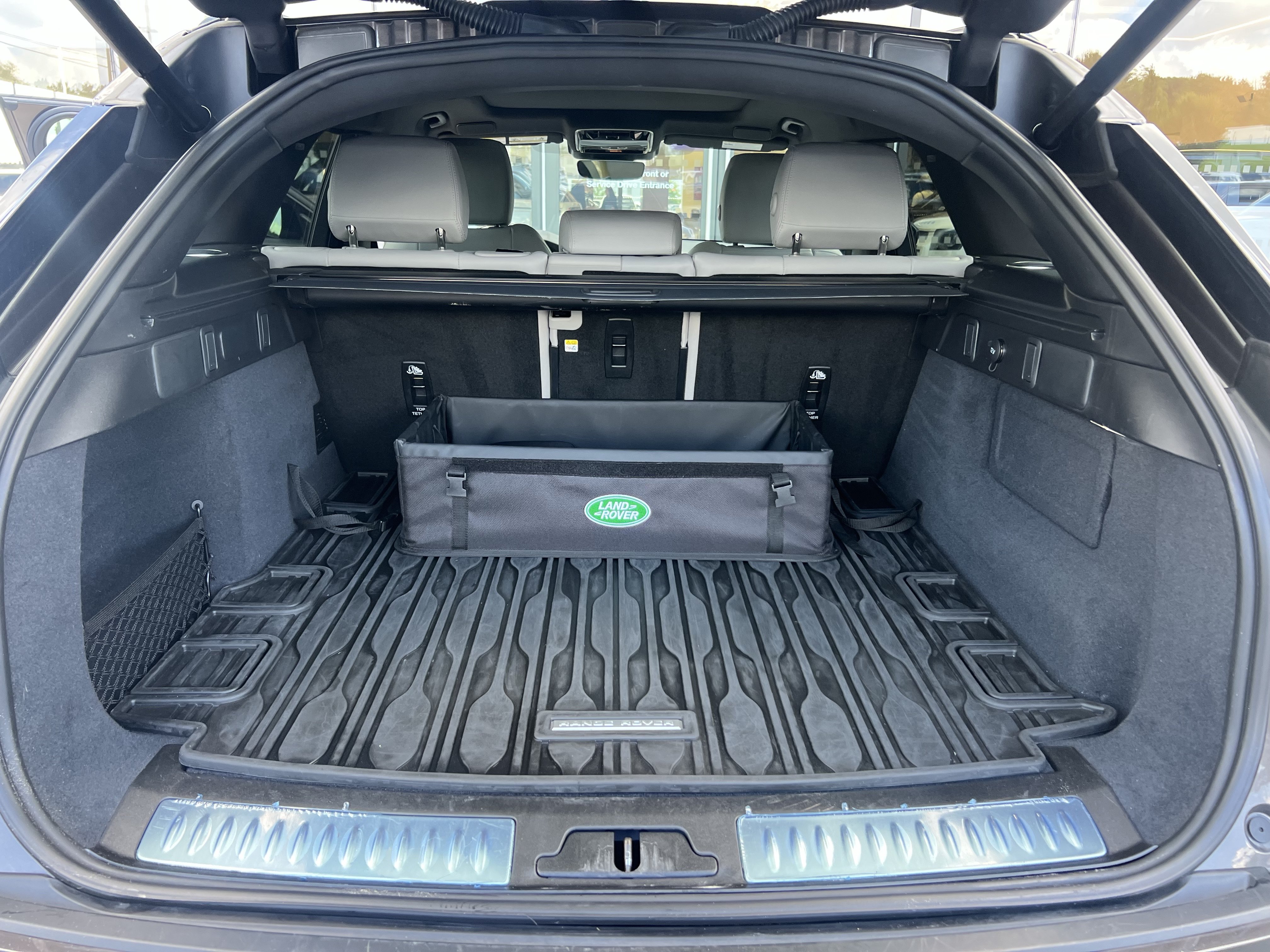 Certified 2026 Land Rover Range Rover Velar Dynamic SE AWD/4WD image 35