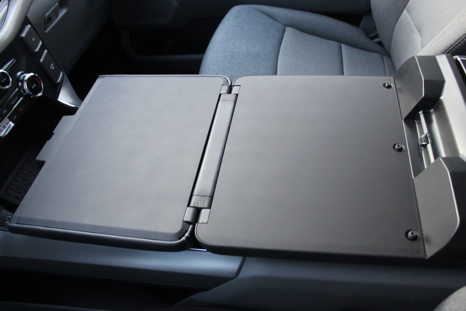 New 2025 Ford F150 XLT w/ Equipment Group 302A MID image 35