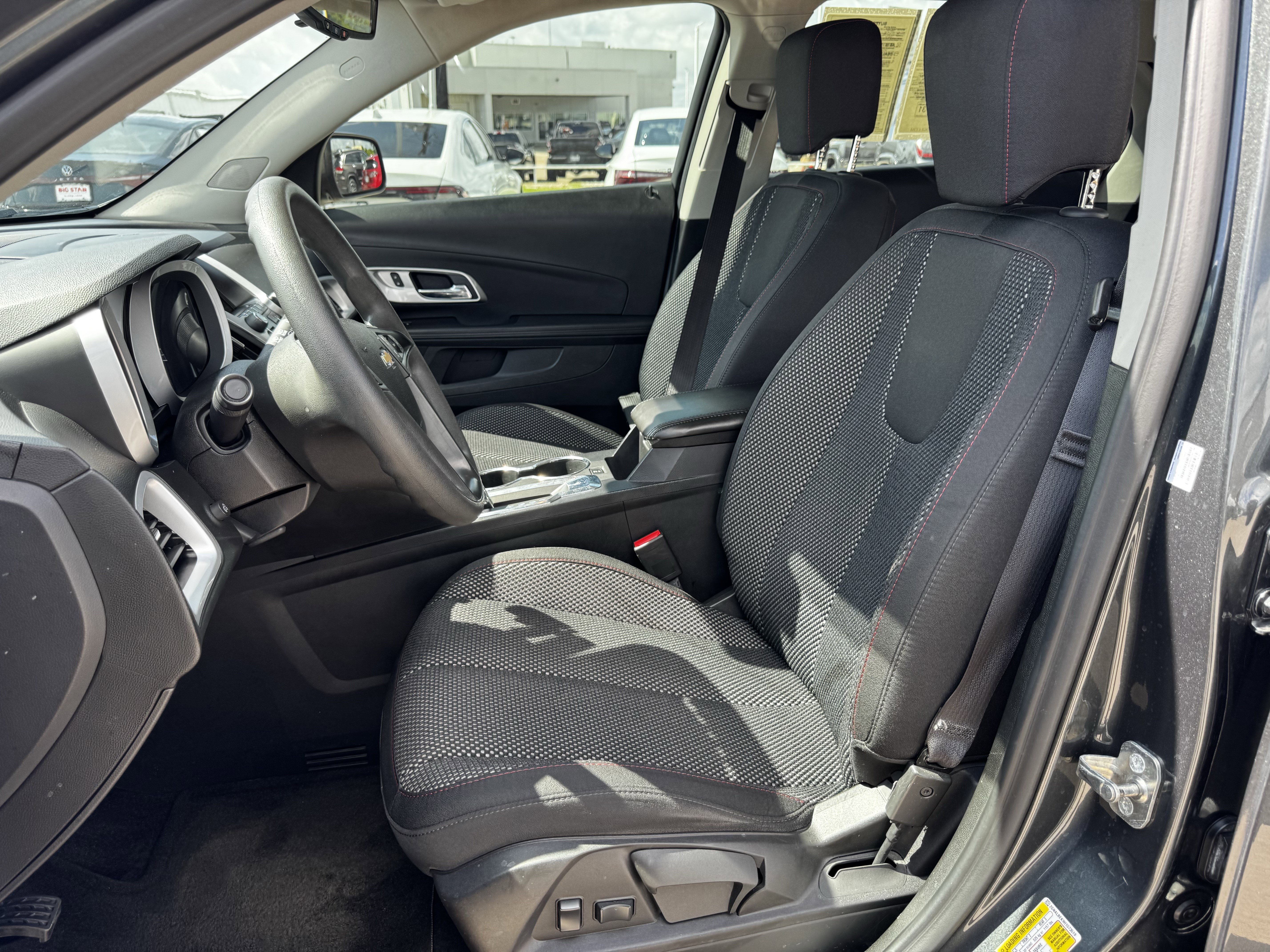Used 2017 Chevrolet Equinox LS FWD image 25