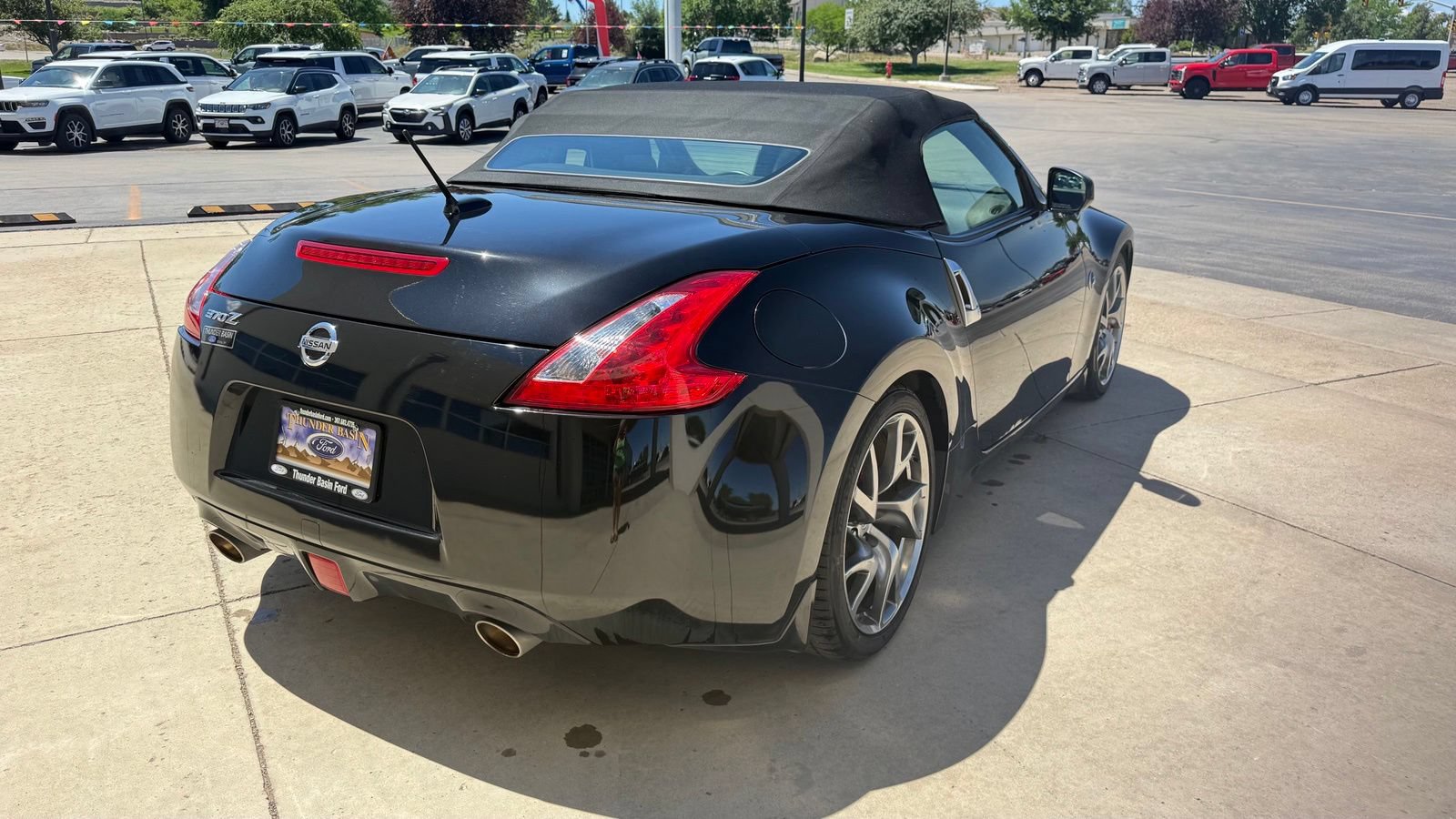 Used 2014 Nissan 370Z Touring w/ Sport Package RWD image 3