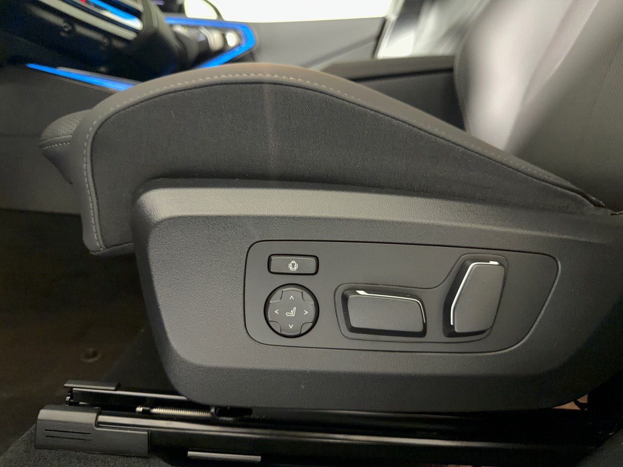 New 2027 BMW X1 xDrive28i AWD/4WD image 16
