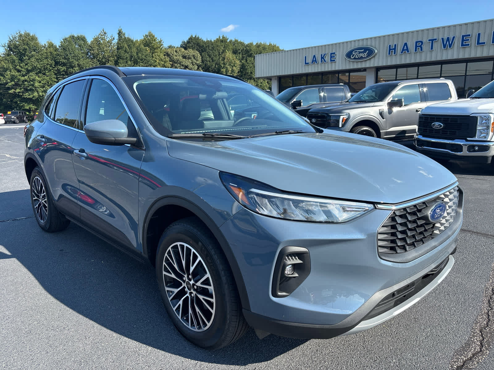 New 2025 Ford Escape SE image 1