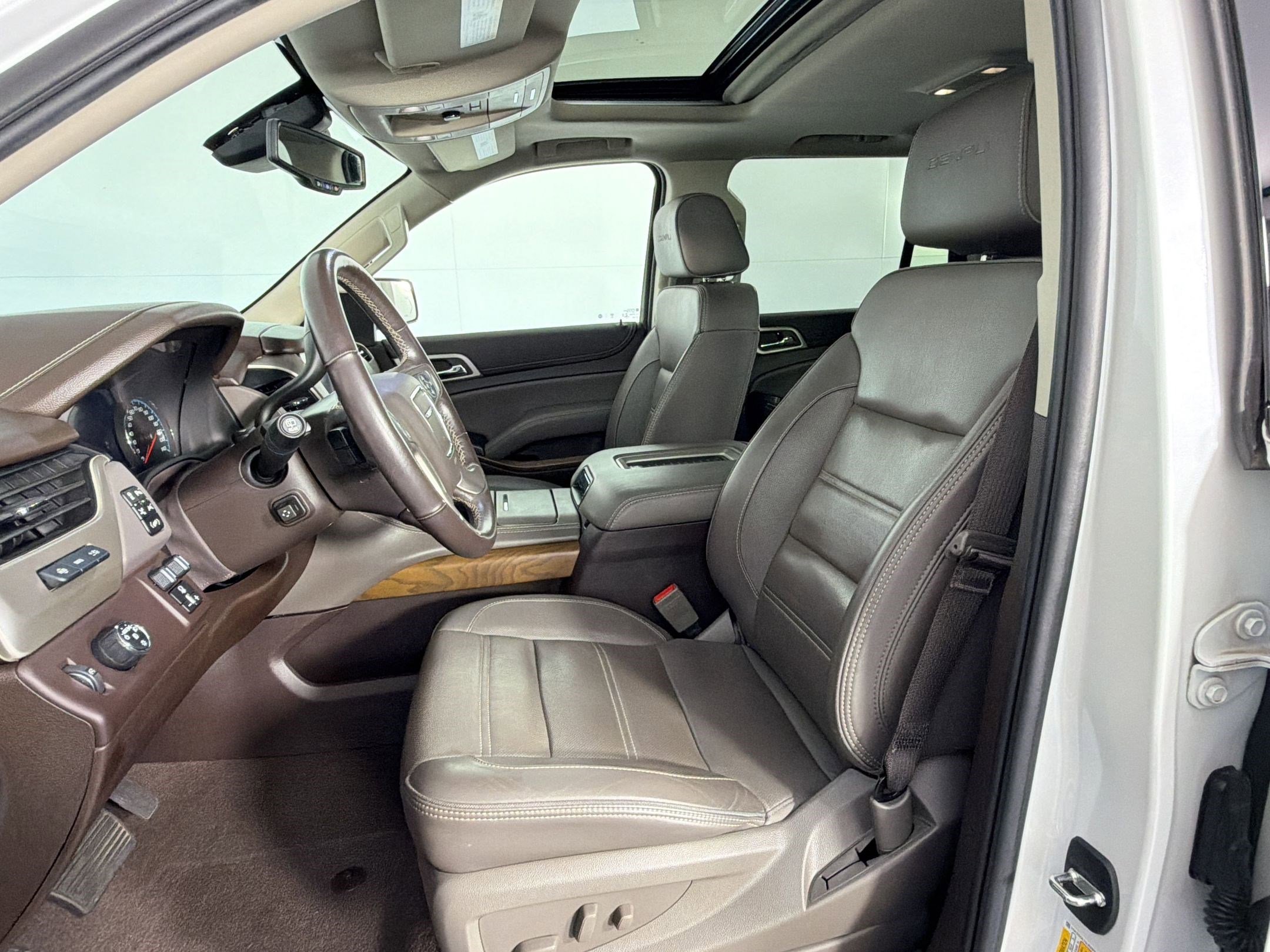 Used 2020 GMC Yukon Denali w/ Denali Premium Package RWD image 5