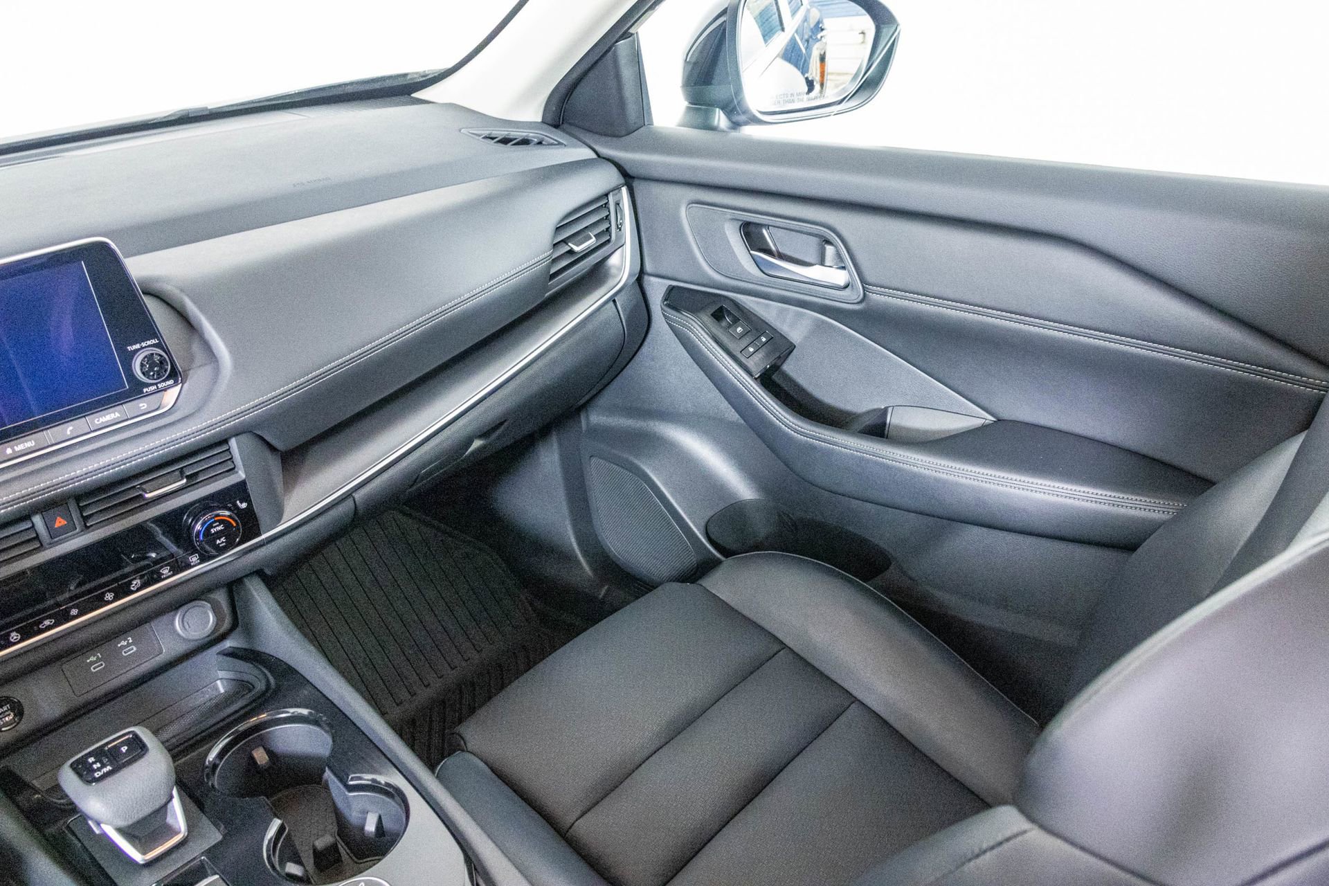 Used 2024 Nissan Rogue SV w/ SV Premium Package image 34