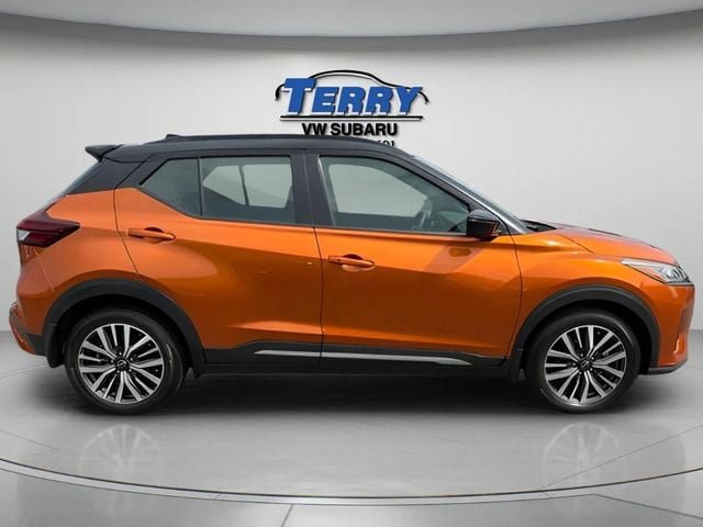 Used 2023 Nissan Kicks SR
