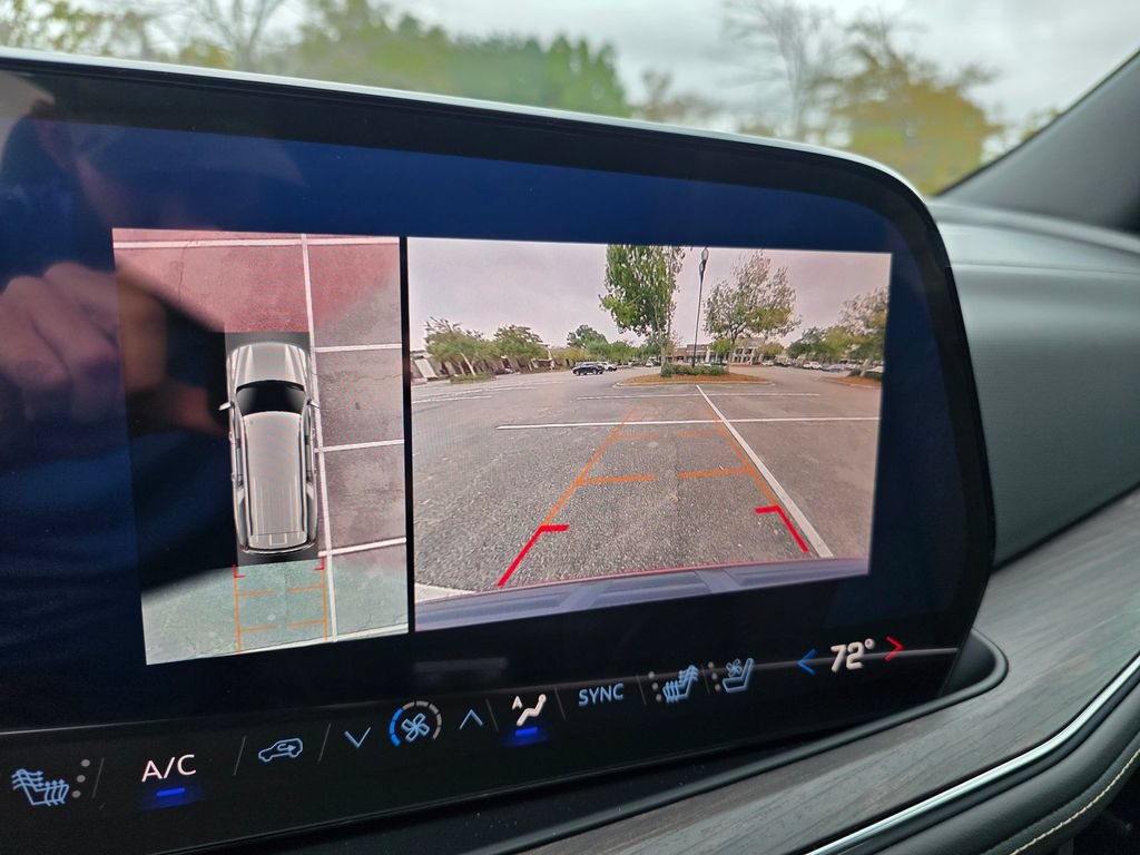 New 2025 Chevrolet Suburban Premier RWD image 17