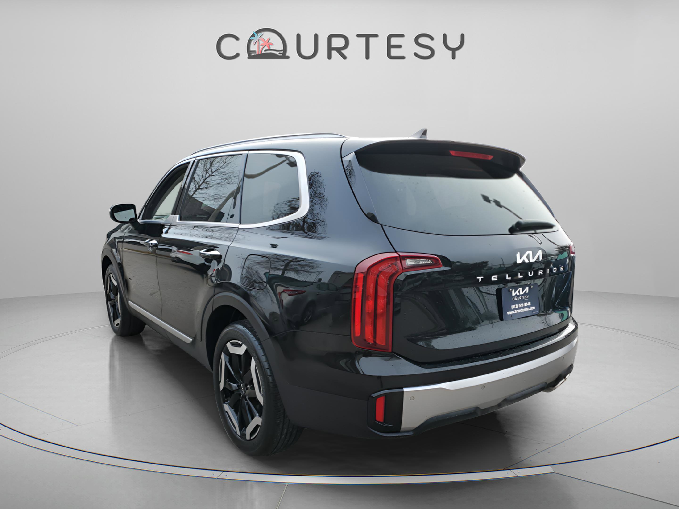 Certified 2025 Kia Telluride S image 3