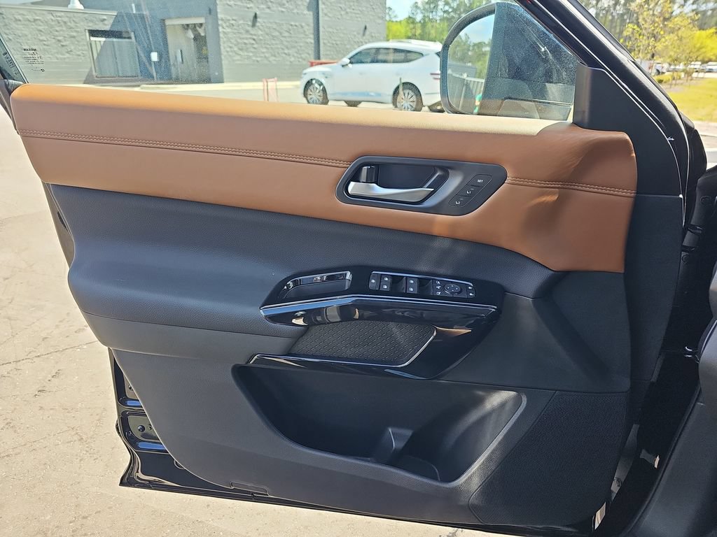 New 2026 Nissan Pathfinder Platinum FWD image 31