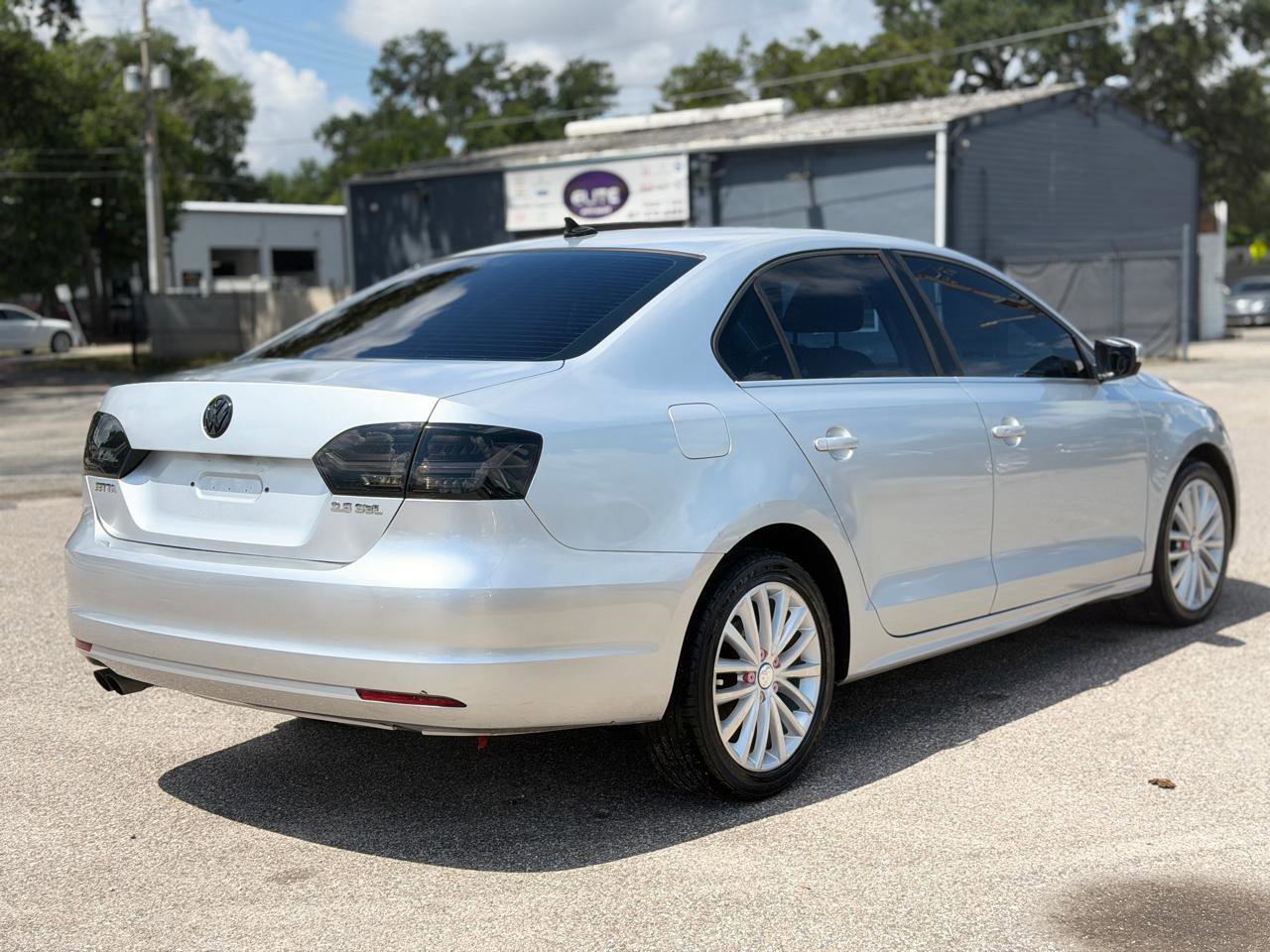 Used 2011 Volkswagen Jetta SEL FWD image 5