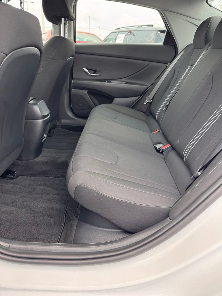 Used 2026 Hyundai Elantra Hybrid FWD image 11