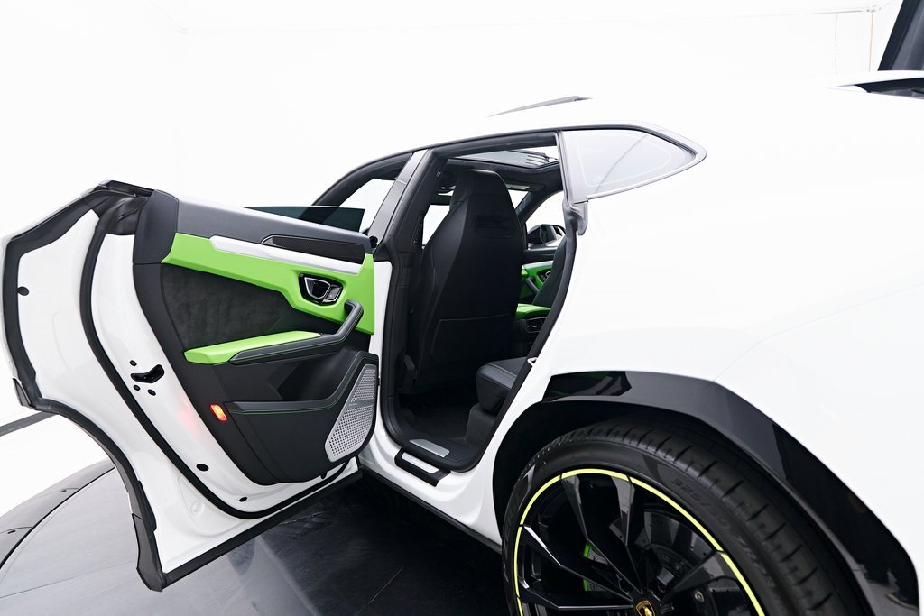 Used 2022 Lamborghini Urus image 36