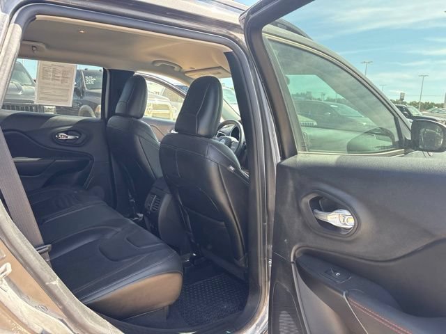 Used 2022 Jeep Cherokee Trailhawk w/ Comfort/Convenience Group AWD/4WD image 18