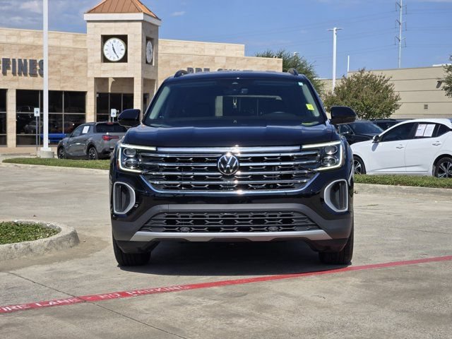 Used 2025 Volkswagen Atlas SE FWD image 2