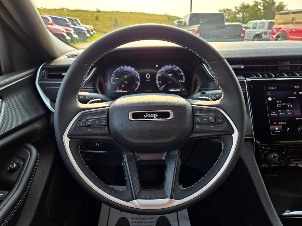 Used 2024 Jeep Grand Cherokee Laredo X w/ Luxury Tech Group I AWD/4WD image 21