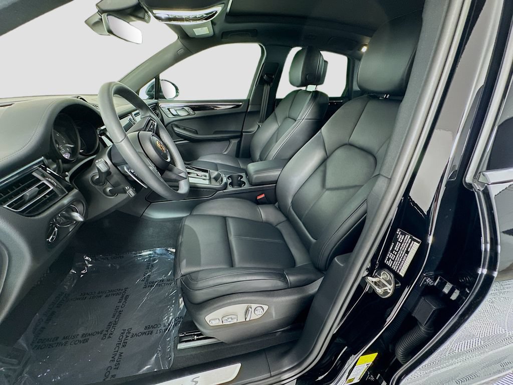 Certified 2025 Porsche Macan S AWD/4WD image 5