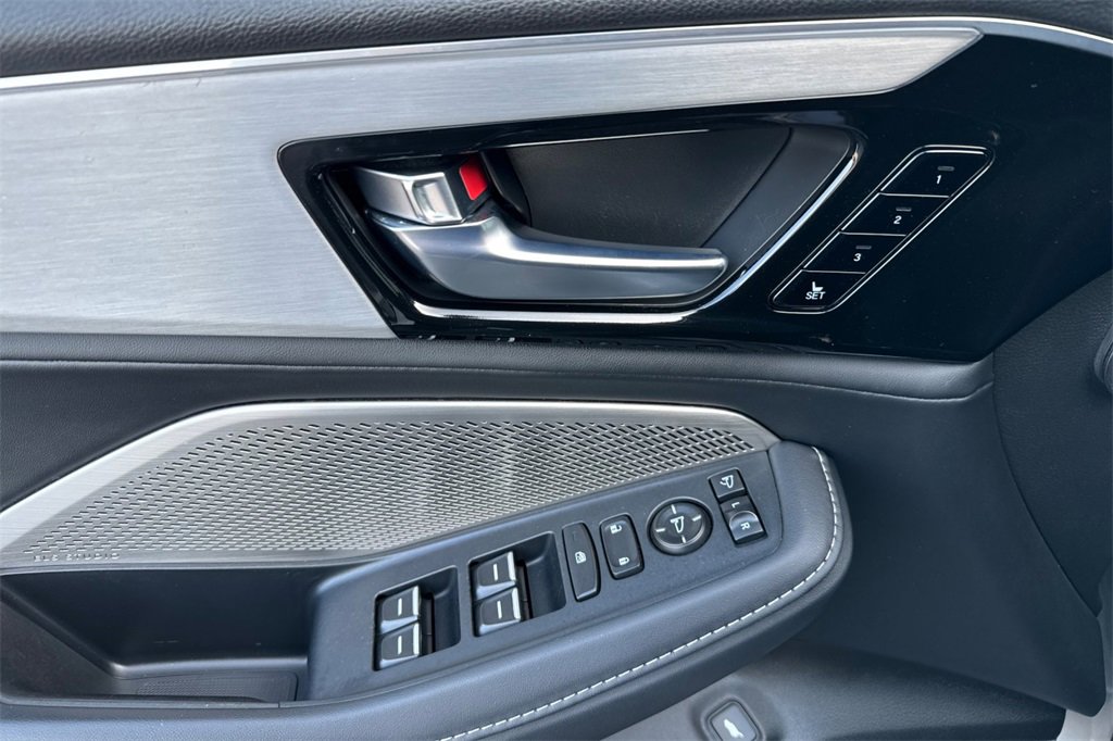 Used 2023 Acura MDX SH-AWD w/ Technology Package image 15