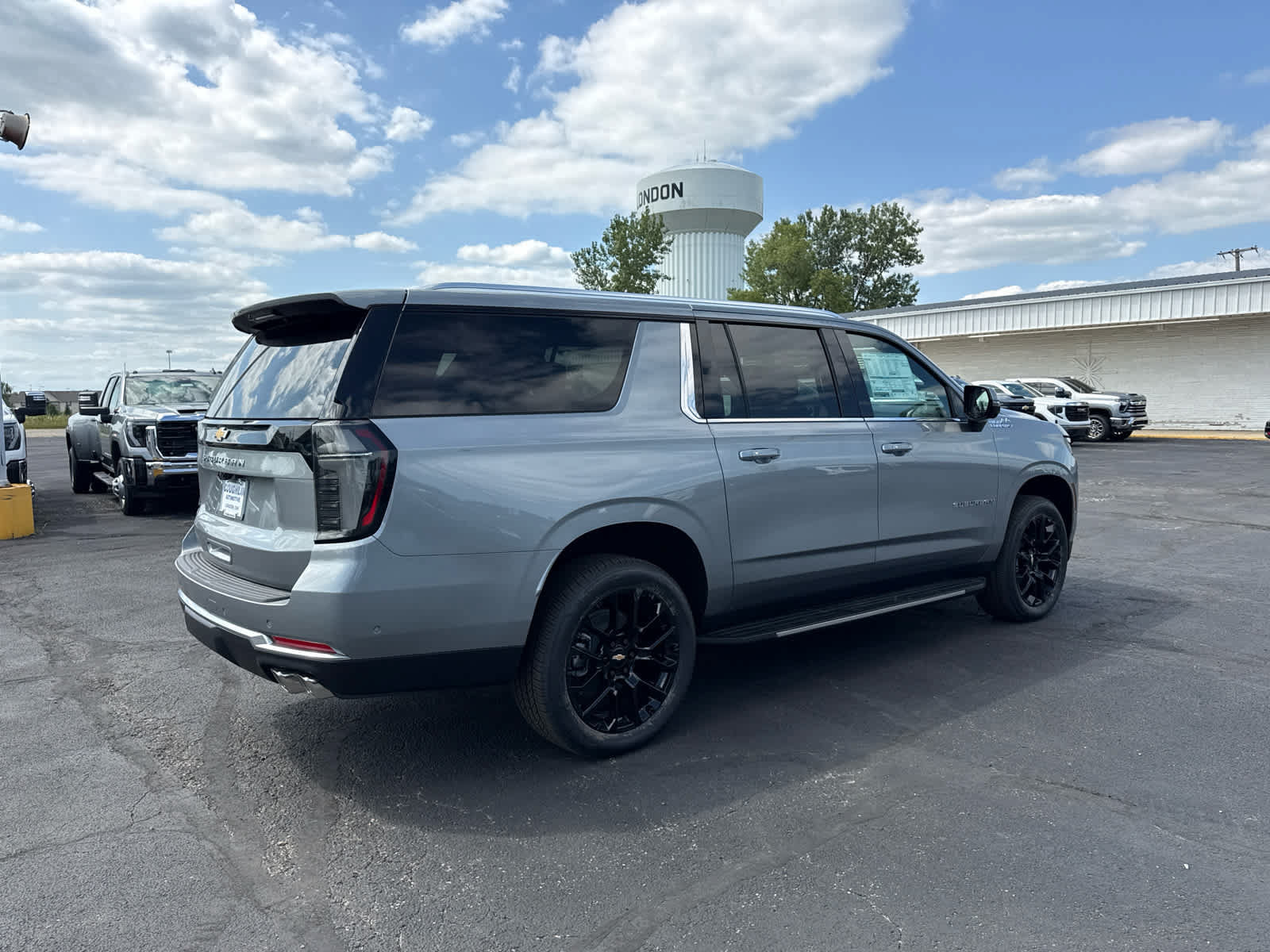 New 2026 Chevrolet Suburban High Country w/ Sun And Tow Package AWD/4WD image 5