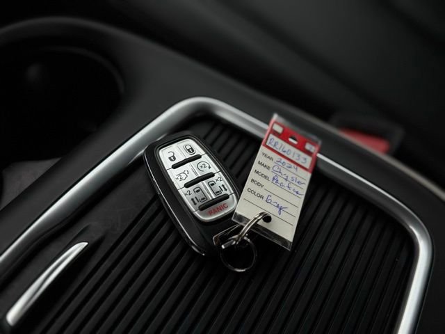 Certified 2024 Chrysler Pacifica Touring-L image 38