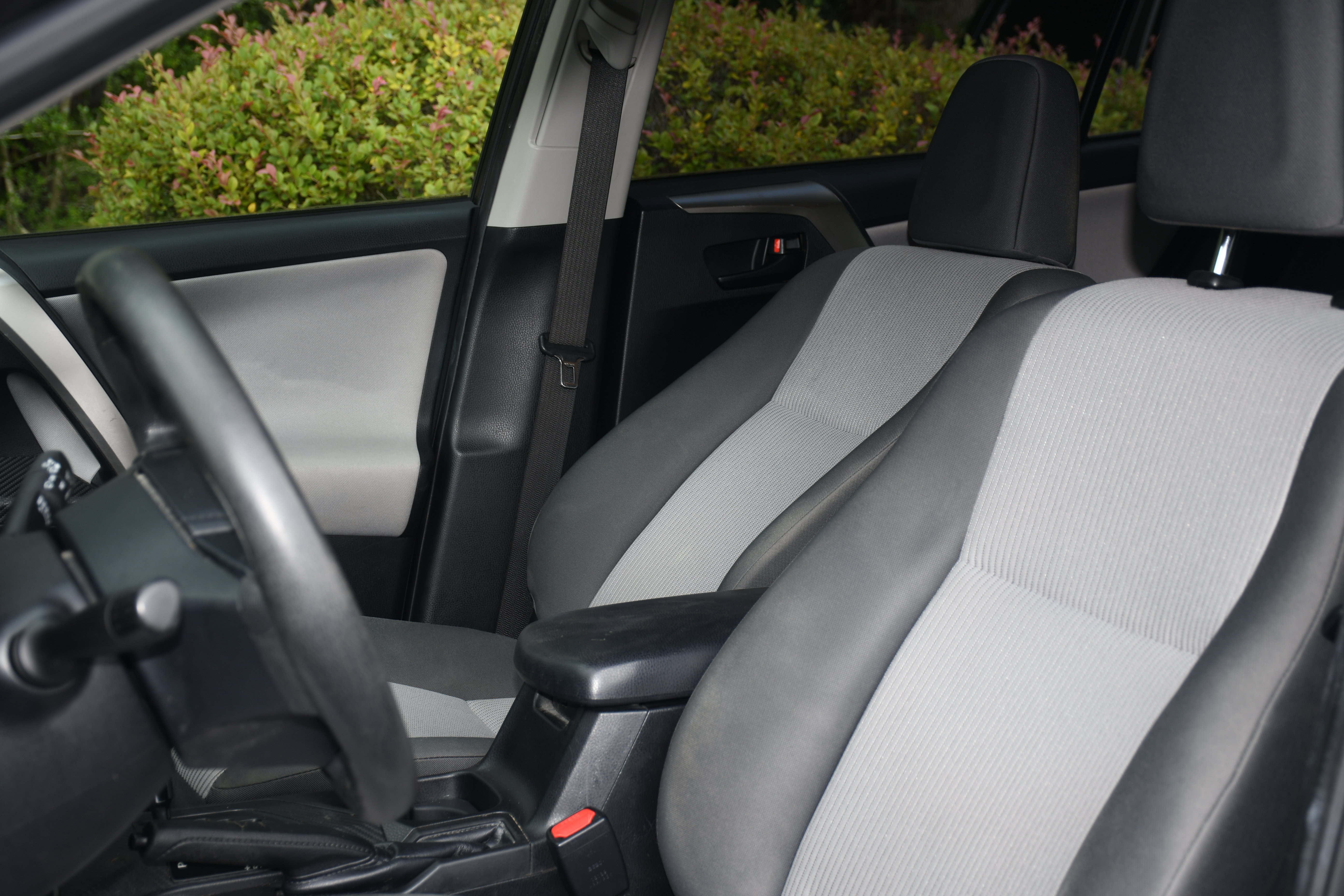 Used 2015 Toyota RAV4 LE AWD/4WD image 11