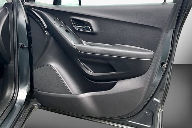 Used 2019 Chevrolet Trax LS FWD image 17
