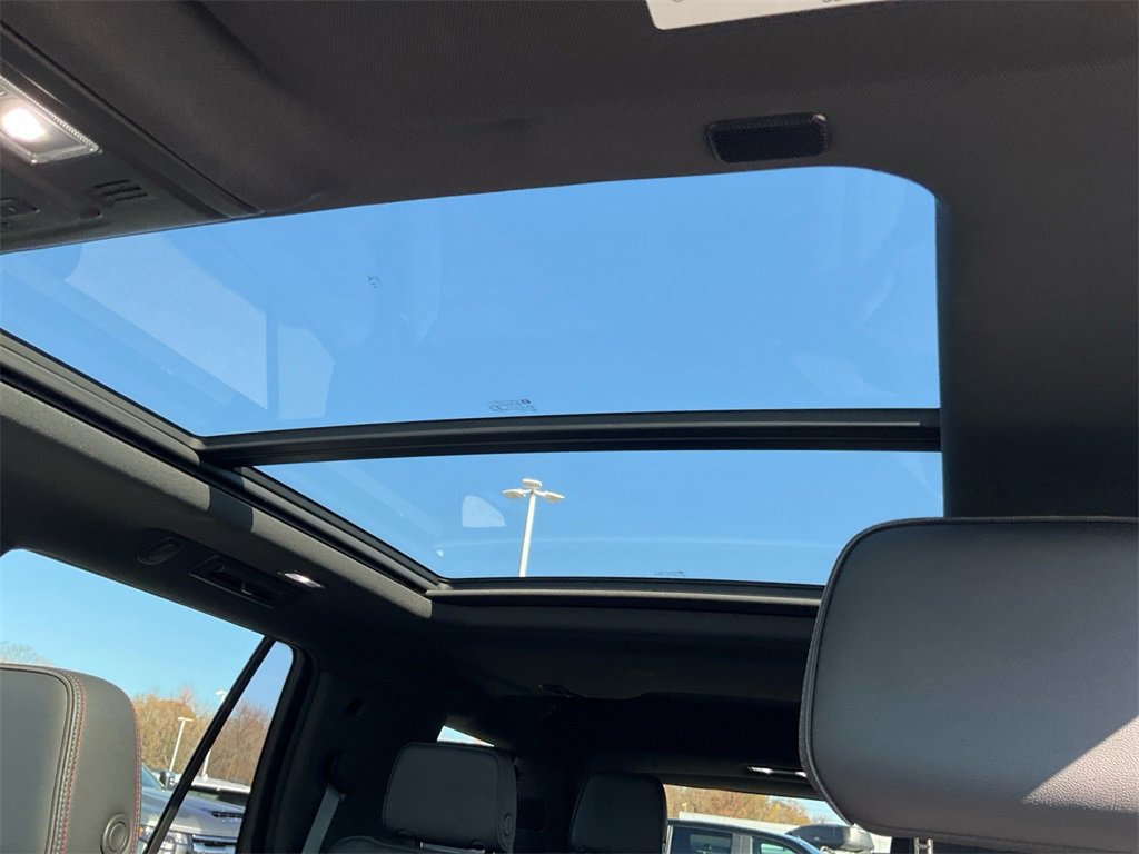 Used 2021 Chevrolet Tahoe RST w/ Luxury Package image 19