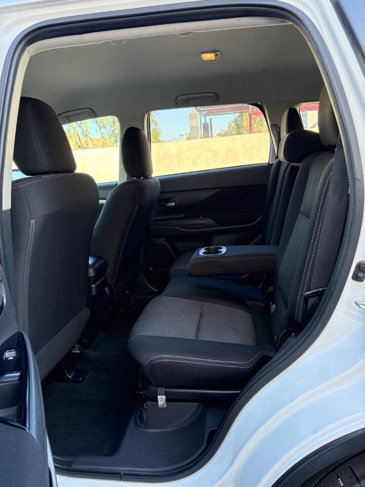 Used 2017 Mitsubishi Outlander ES image 24