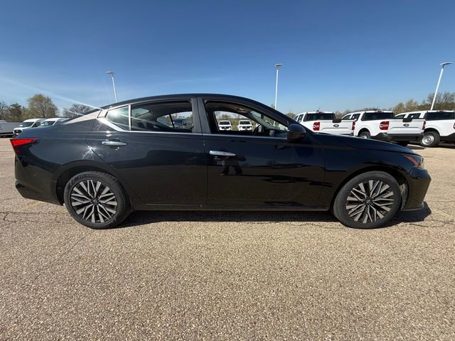 Used 2024 Nissan Altima 2.5 SV FWD image 8