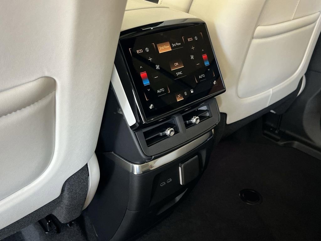 New 2026 Cadillac Vistiq Luxury image 30