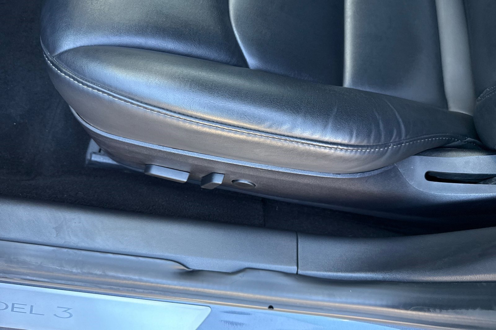 Used 2018 Tesla Model 3 Long Range AWD/4WD image 13