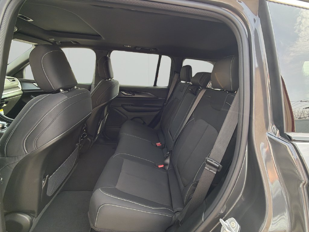 New 2026 Jeep Grand Cherokee Laredo X AWD/4WD image 18