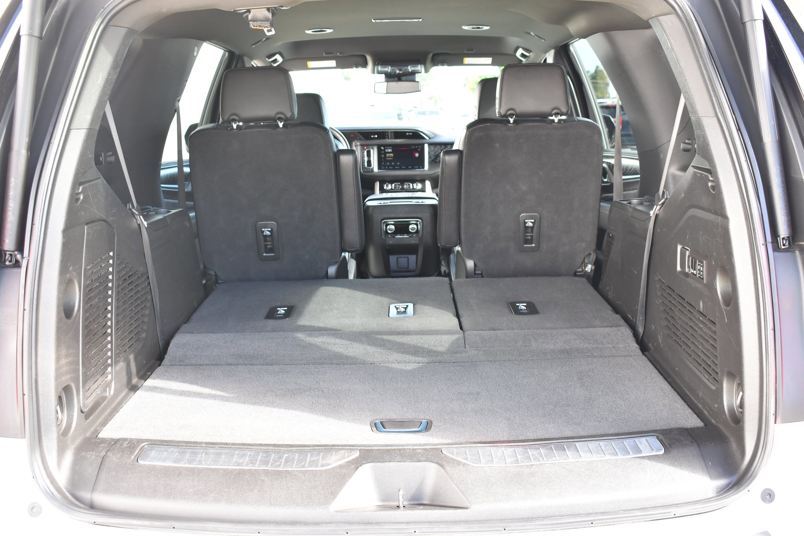 Used 2023 GMC Yukon Denali image 9