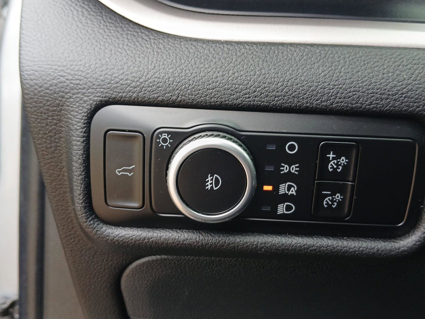 Used 2023 Ford Explorer XLT w/ Equipment Group 202A image 11