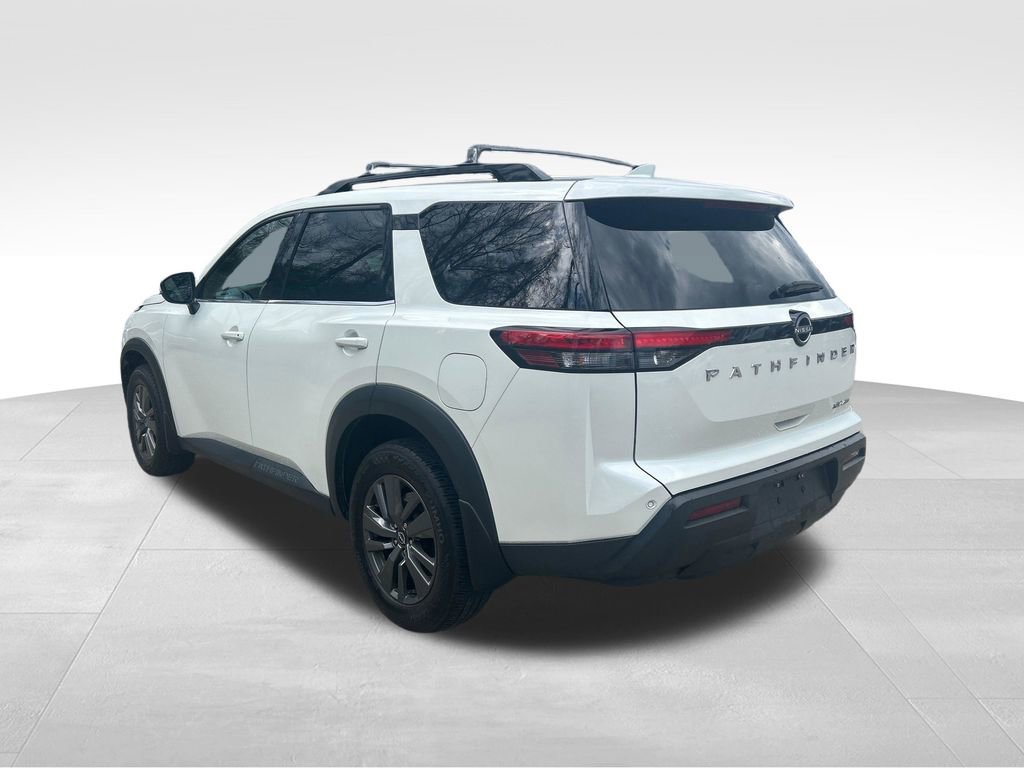 Used 2022 Nissan Pathfinder SV image 3