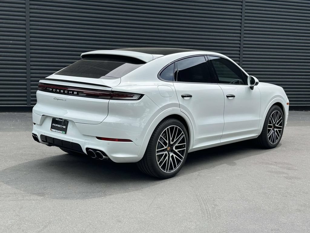 Certified 2025 Porsche Cayenne S AWD/4WD image 5