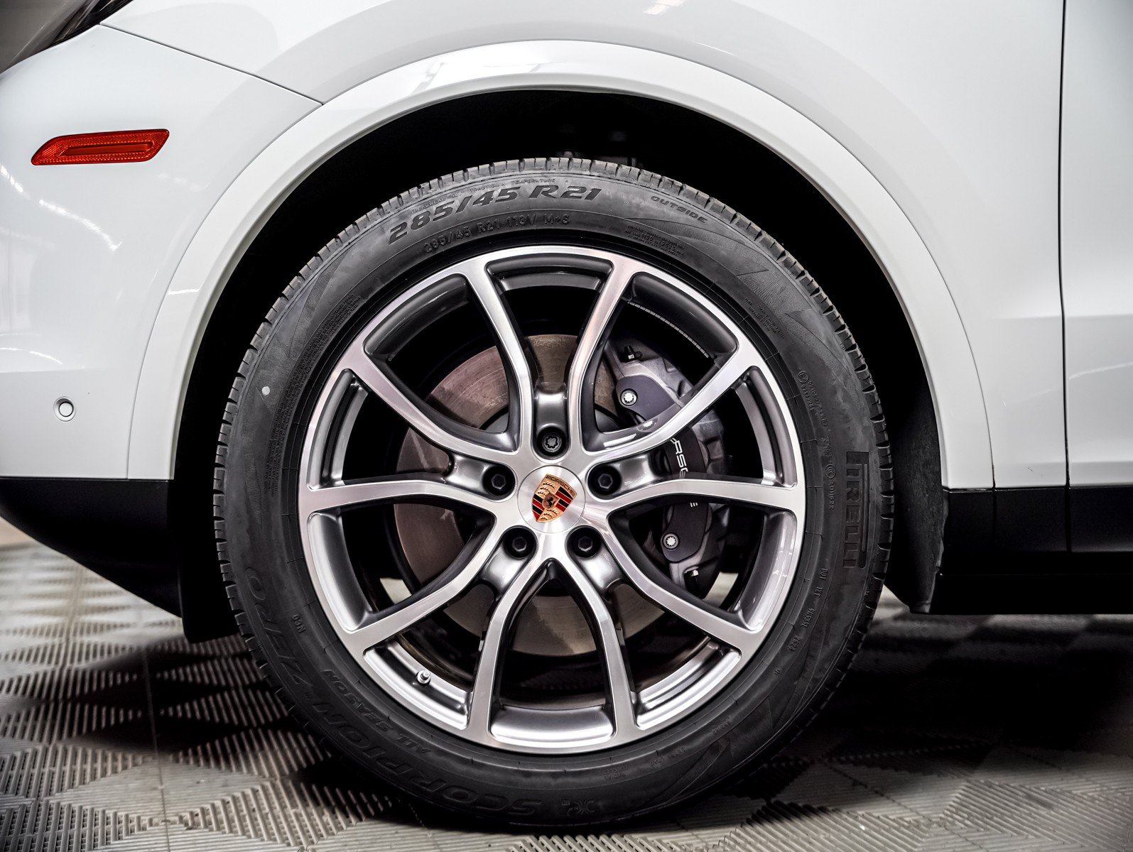Certified 2025 Porsche Cayenne Coupe AWD/4WD image 14