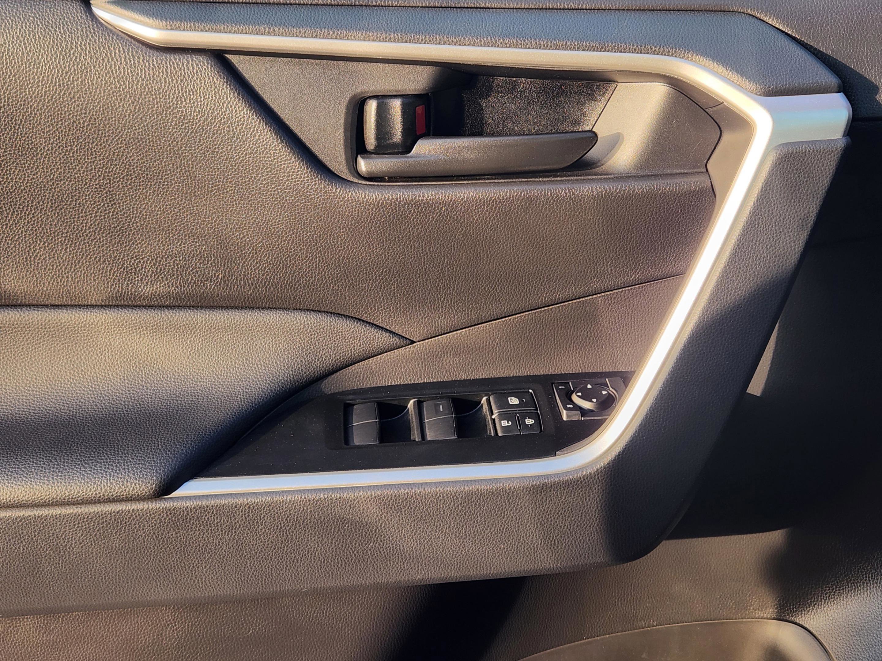 Used 2025 Toyota RAV4 LE image 20