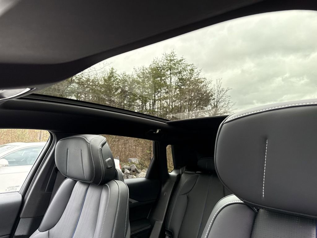 Used 2024 Cadillac Lyriq Luxury image 15