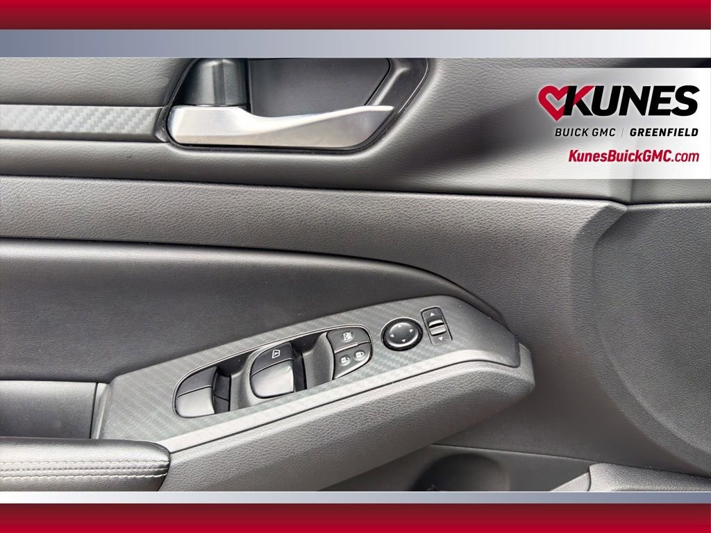 Used 2024 Nissan Altima 2.5 SV image 18