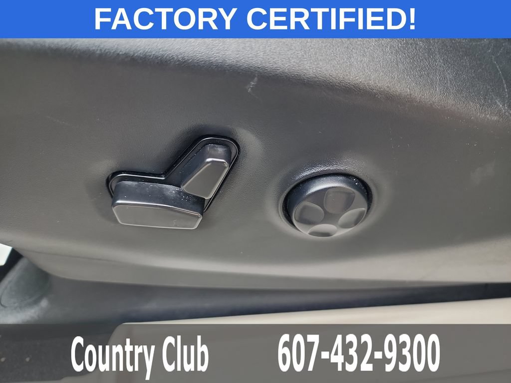 Used 2023 Chrysler Pacifica Touring-L FWD image 12
