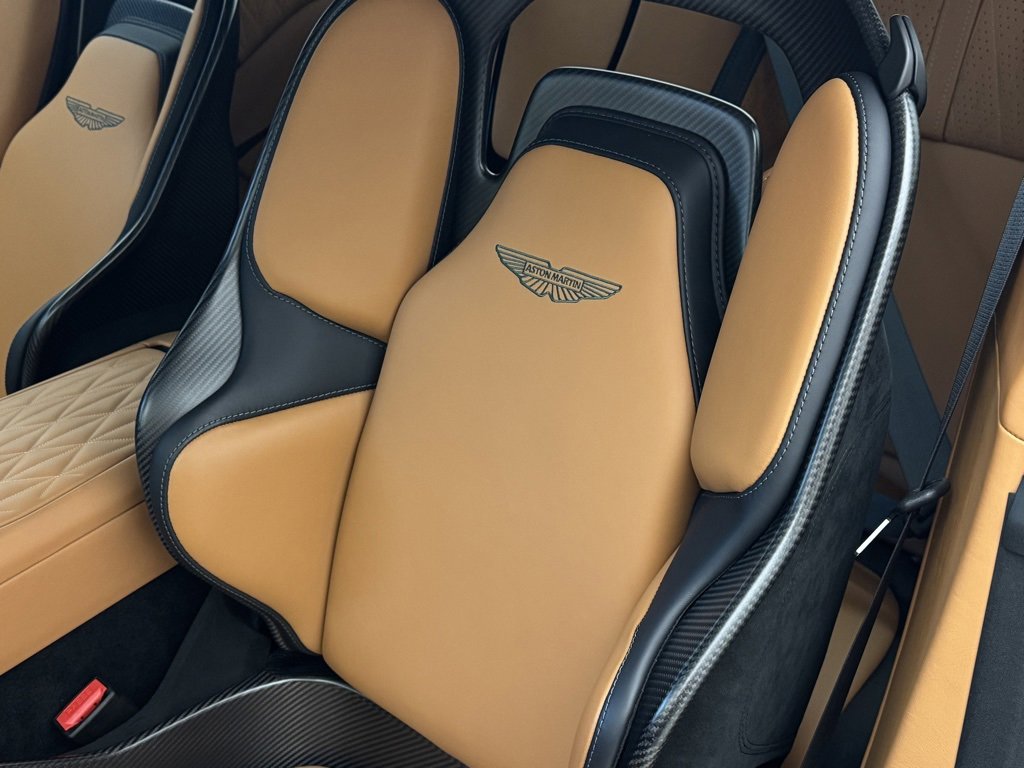 Used 2025 Aston Martin DB12 Coupe image 14