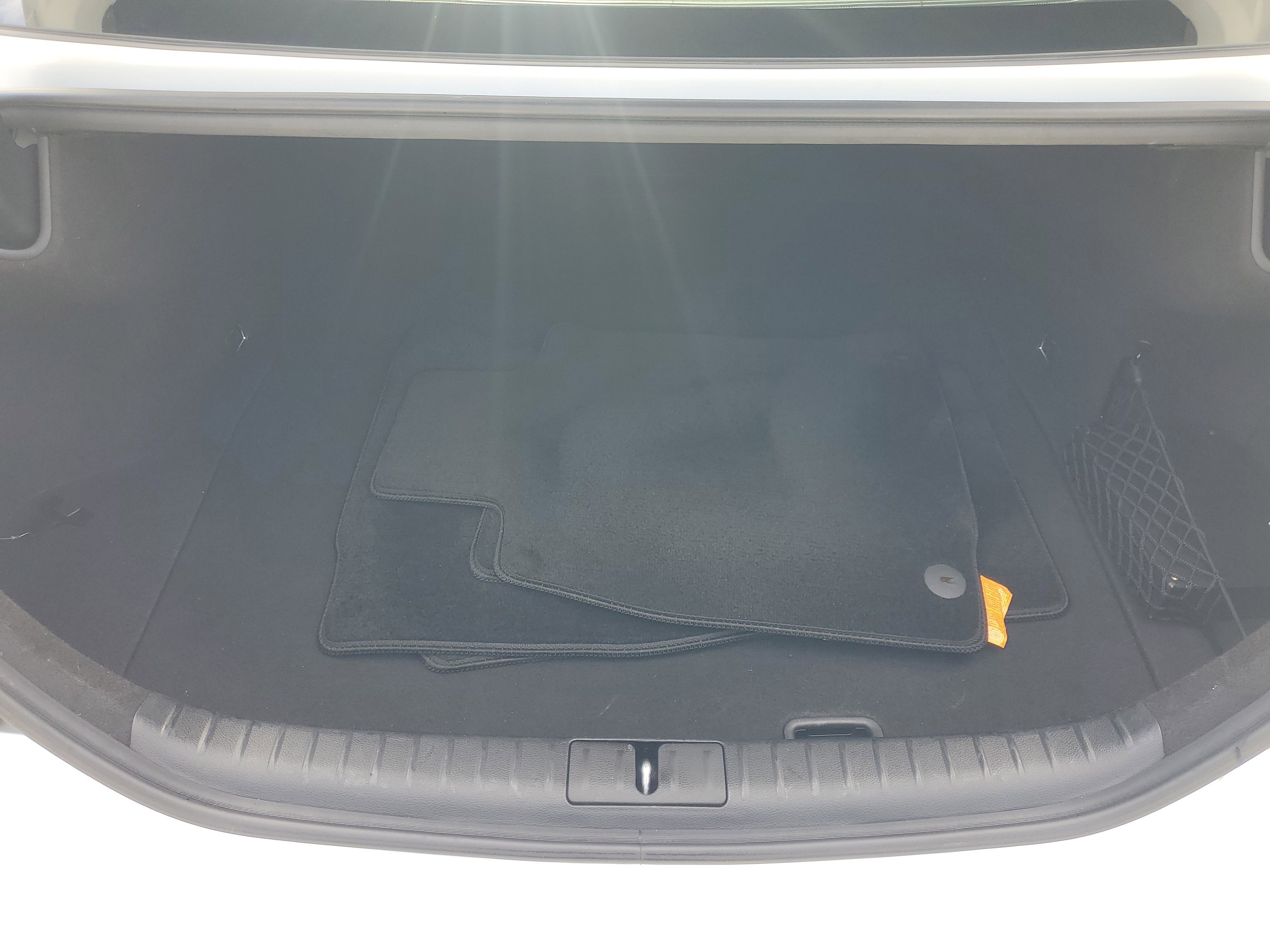 Used 2025 Genesis G70 2.5T image 14