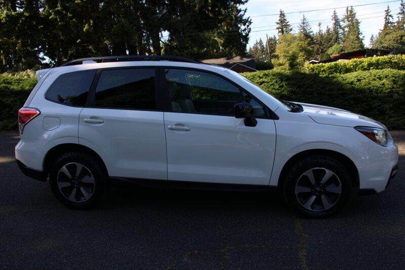 Used 2017 Subaru Forester 2.5i Premium AWD/4WD image 13