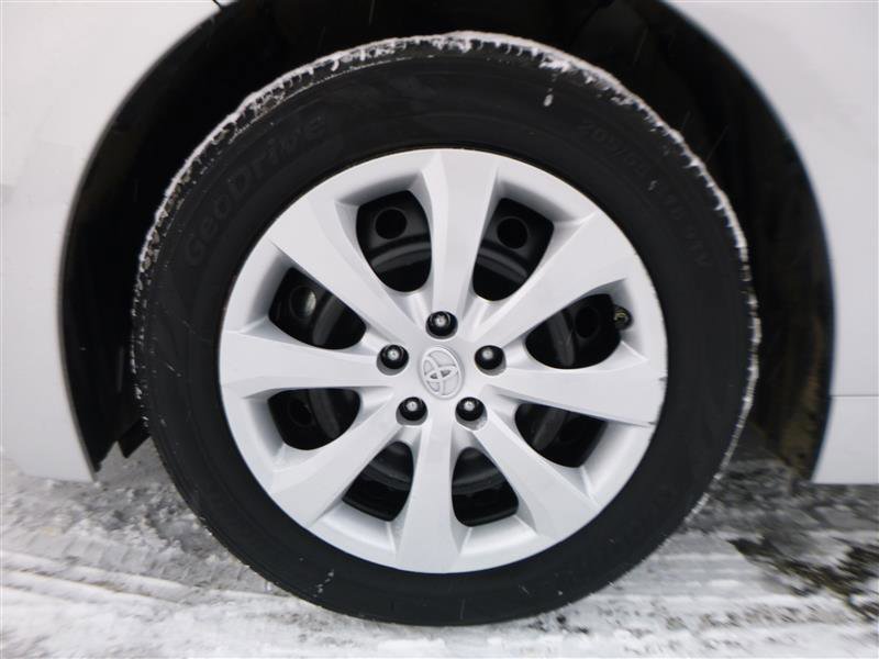 Used 2021 Toyota Corolla LE image 19